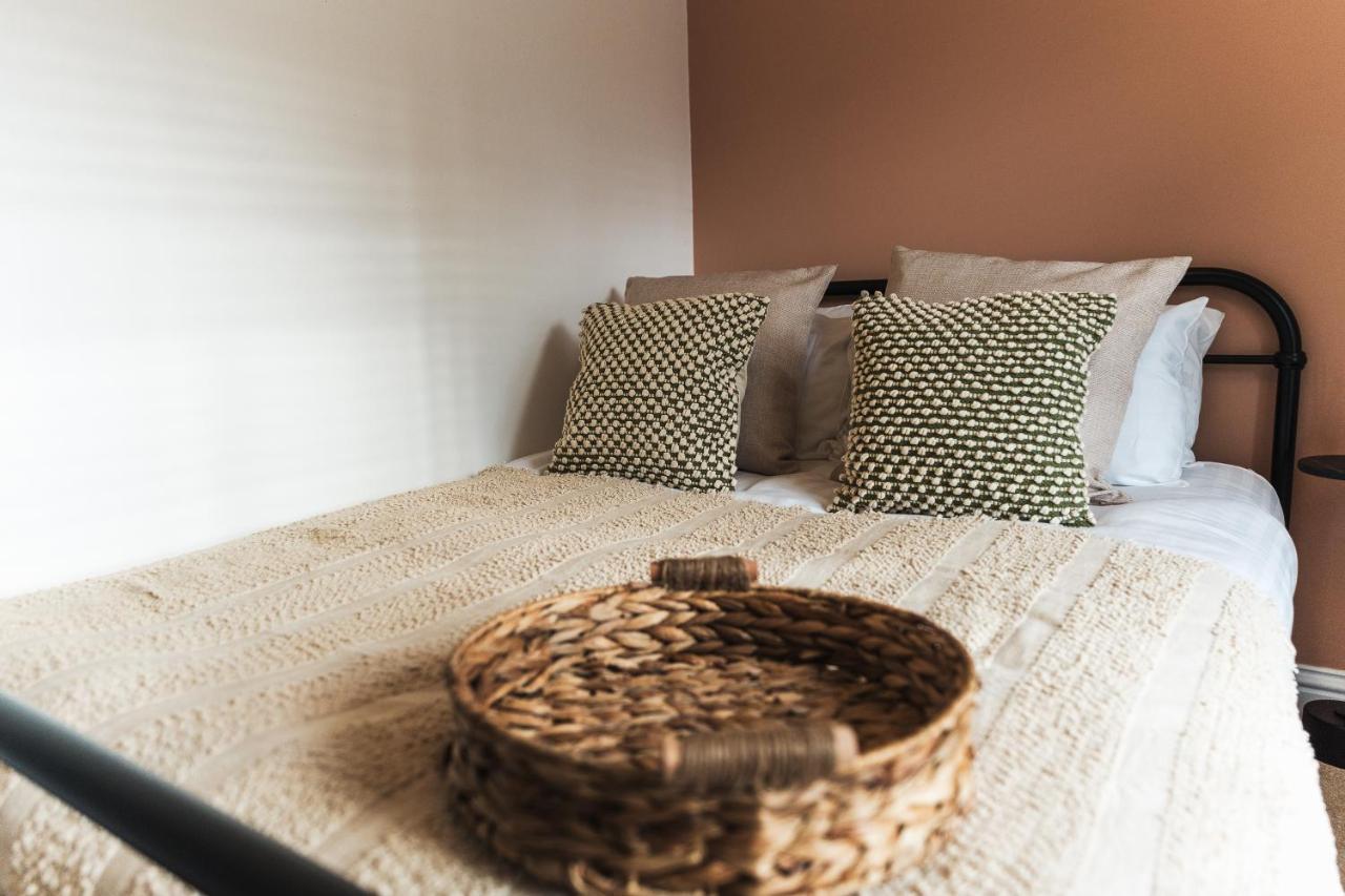Wych Cottage, Striking 2 Bed, Parking, Ground Floor Flat - Step Free Сомертон Екстер'єр фото